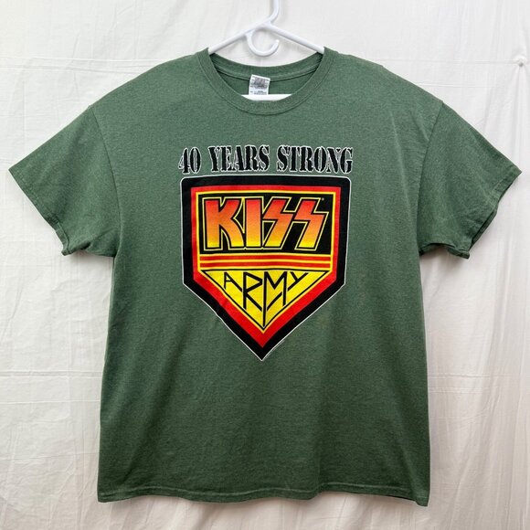 KISS Army 40 Years Strong Army Style Tee Unisex XL Green Gildan Heavy Cotton - Picture 1 of 9